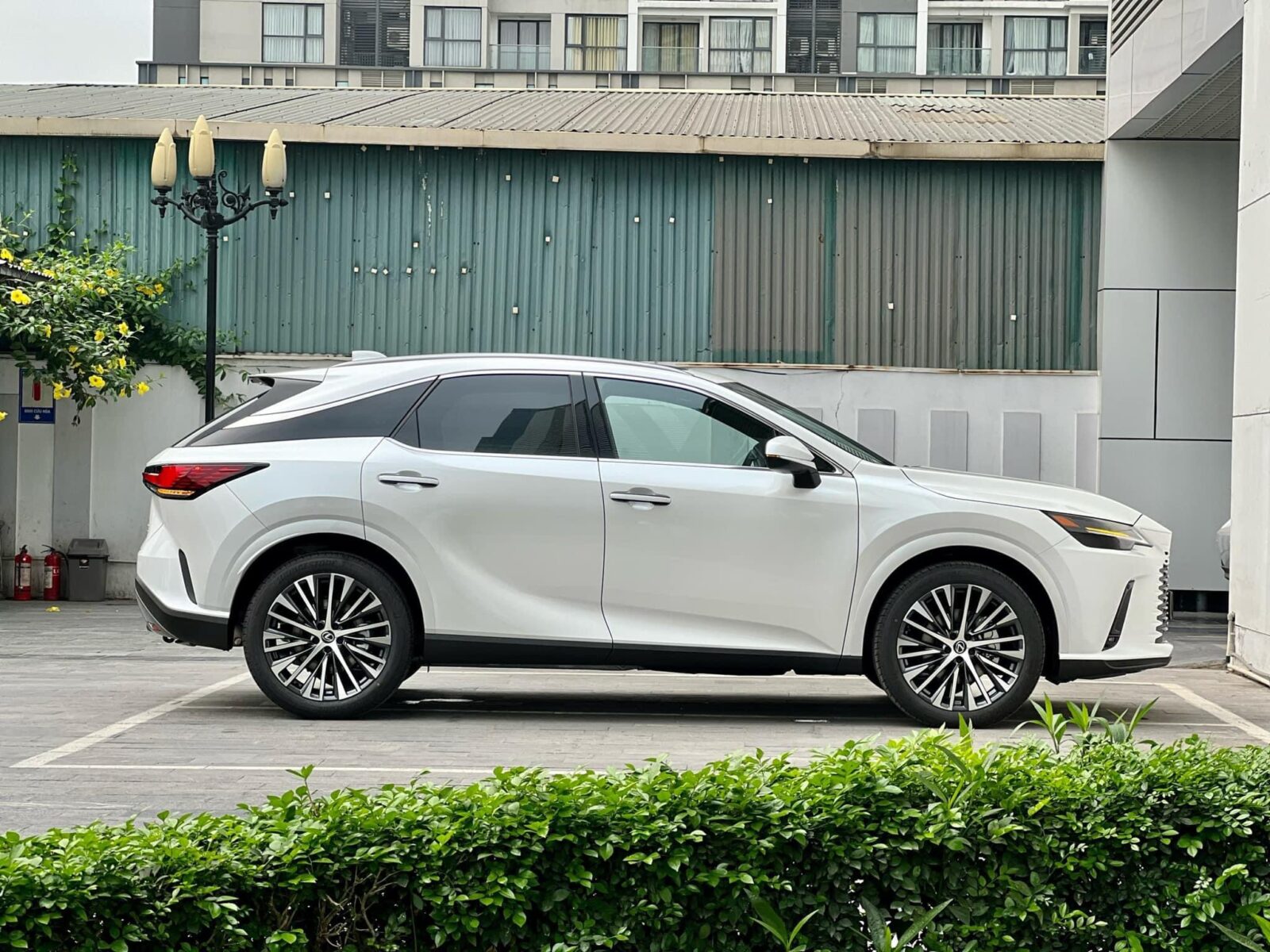 Thân xe Lexus RX350 Hybrid Premium