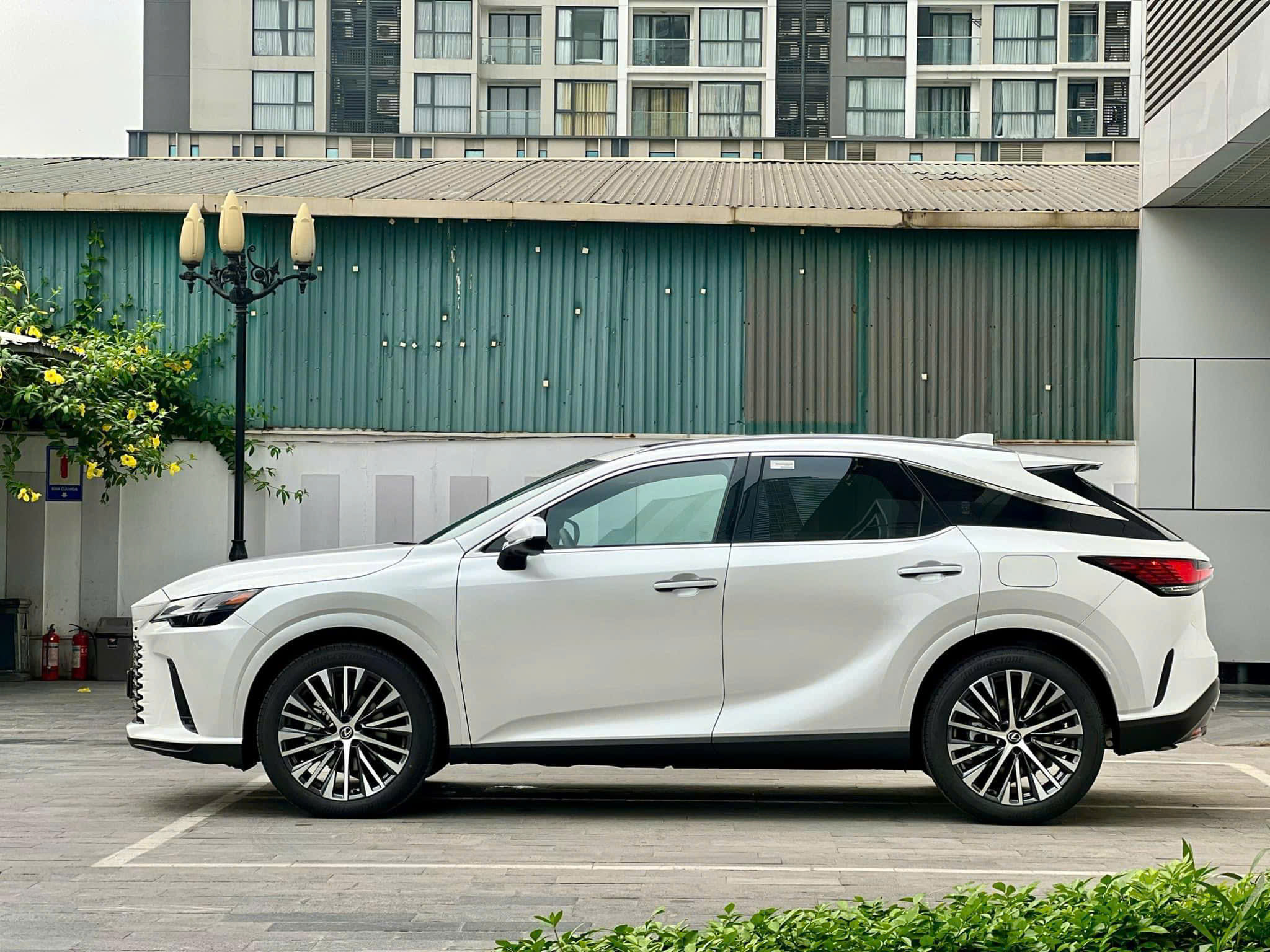 Thân xe Lexus RX 350 Premium
