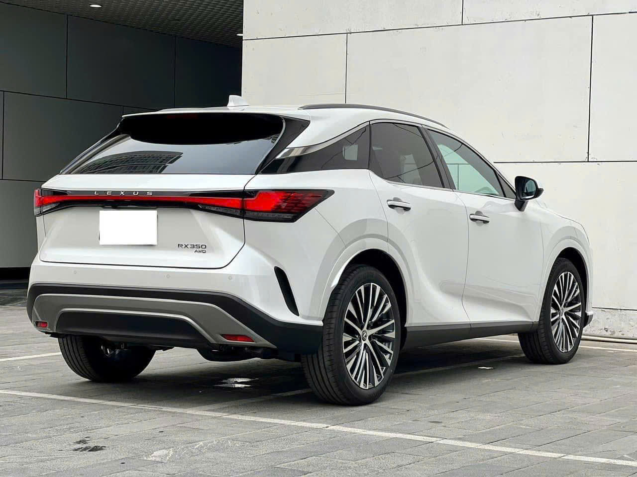 Đuôi xe Lexus RX 350 Premium