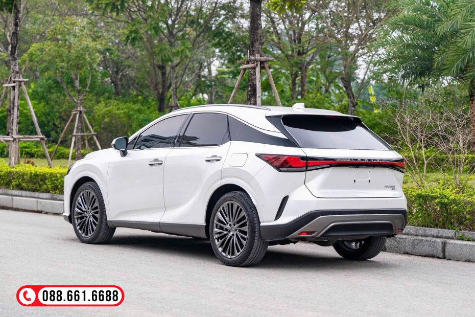 Đuôi xe Lexus RX350 Hybrid Luxury